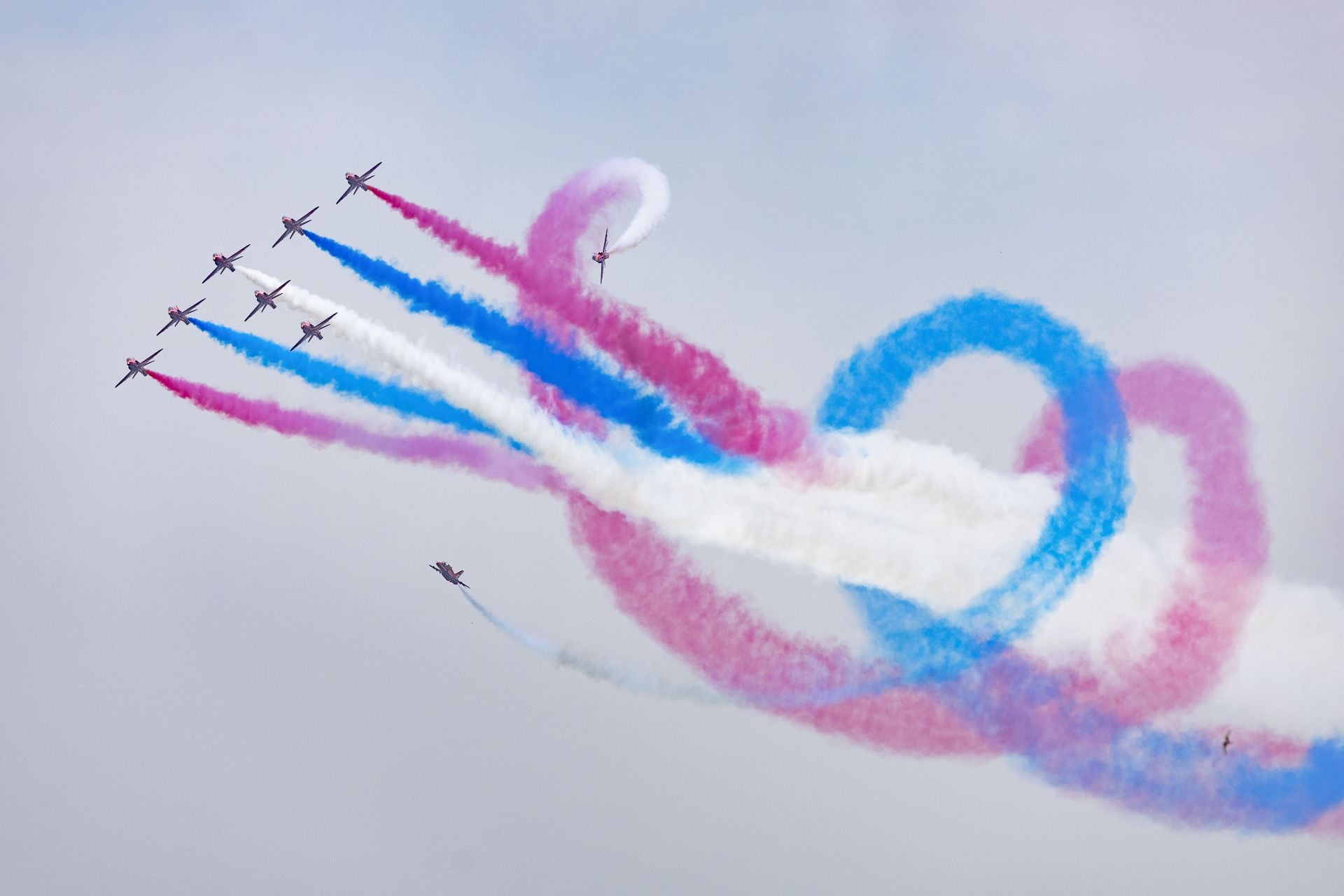 El Rey asiste al último vuelo de la mítica Patrulla Águila tras 40 años de acrobacias