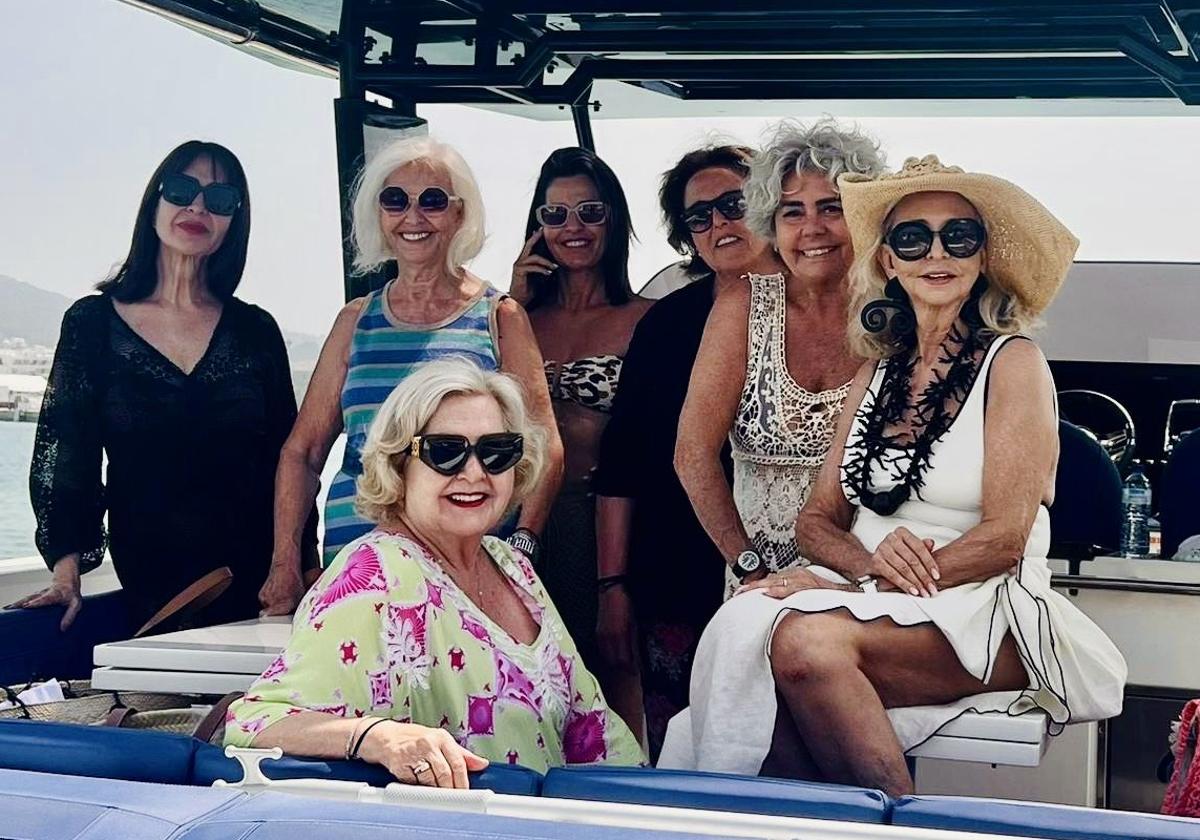 Laura Segura, Hortensia Herrero, Emilia Segura, Esther Segura, Pepa Martí, Marta de Diego y Mayrén Beneyto.
