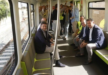 El presidente Mazón, en el metro en pruebas con el conseller Martínez Mus.