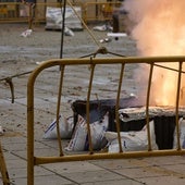 Una mascletà en la plaza de la Virgen.