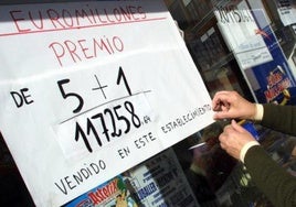 Un premio de Euromillones vendido en una administración española, en una imagen de archivo.
