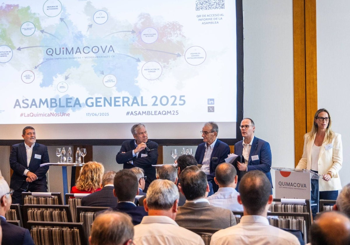 Asistentes a la asamblea general de Quimacova.