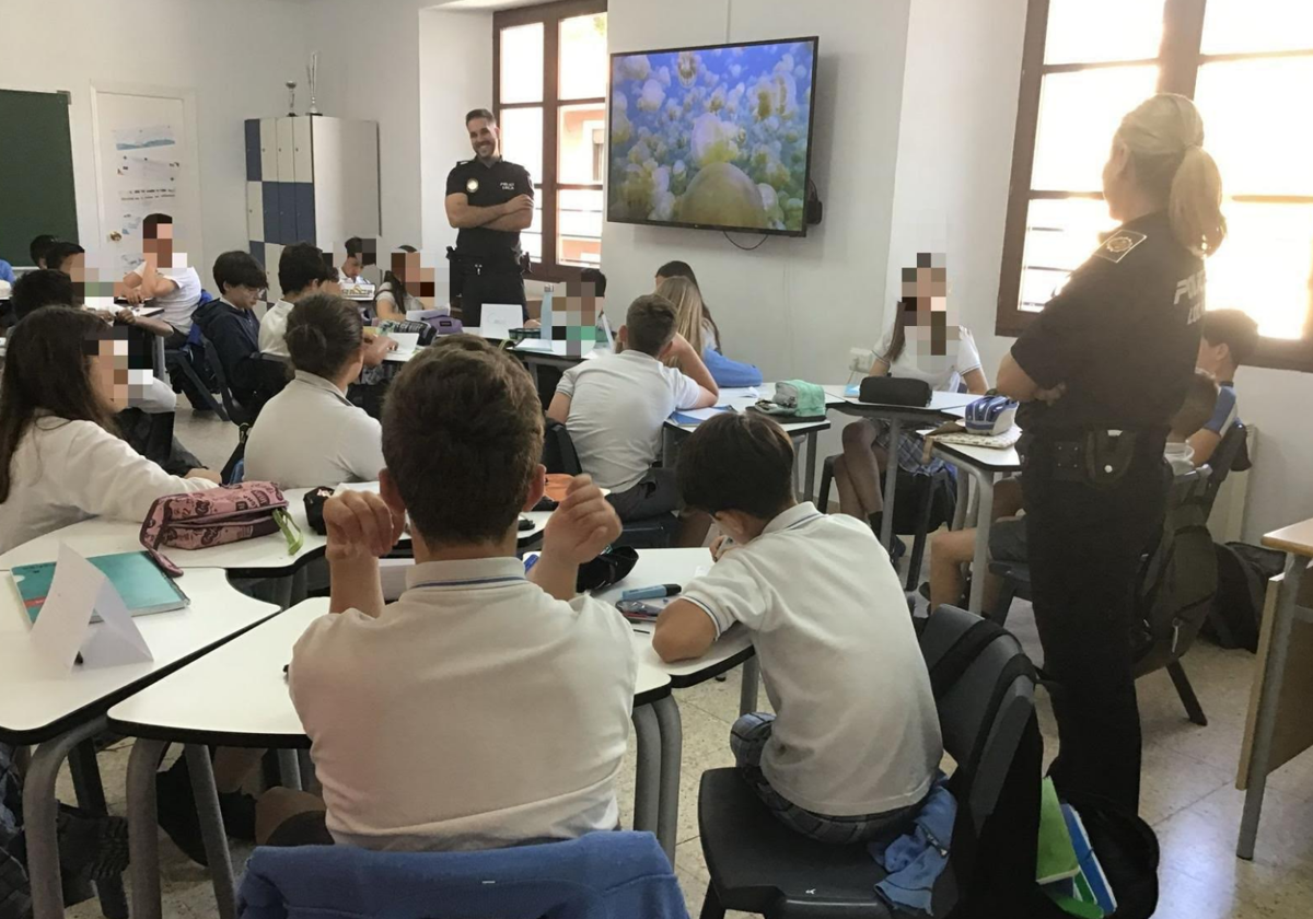 La Policía Local informa sobre ciberseguridad a estudiantes de Segorbe