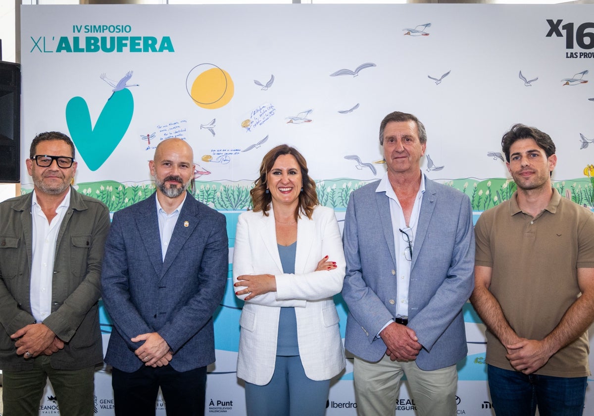 La alcaldesa de Valencia junto a los primeros ediles de Beniparrell y Sedaví y los concejales de Algemesí y Cullera en el IV Simposio de LAS PROVINCIAS.