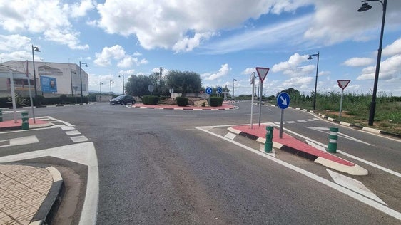 Rotonda de acceso a Rafelguaraf.