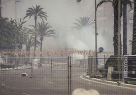 Primera mascletá por las hogueras de San Juan en Alicante