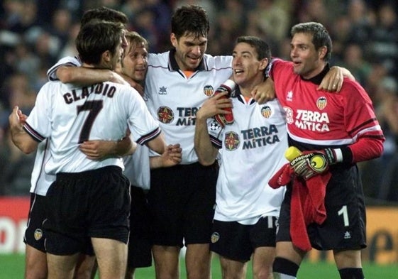 Kily González, en su etapa en el Valencia junto a Cañizares, Piojo López, Pellegrino y Mendieta