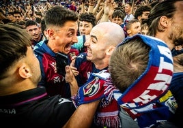 Pablo Martínez y Oriol Rey, en la celebración del liderato.