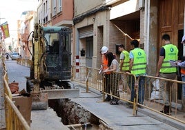 La alcaldesa Lorena Silvent en una visita de obras.