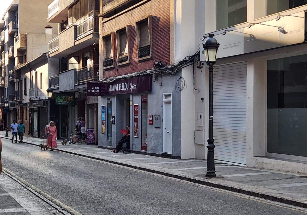 Imagen principal - Siete averías en Paterna dejan sin luz a vecinos y comercios