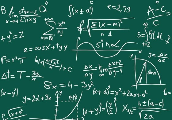 Una pizarra con fórmulas matemáticas.