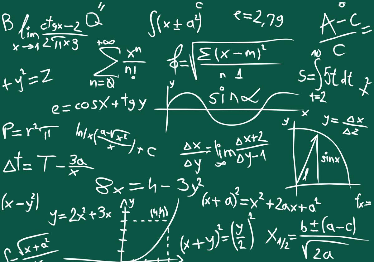 Una pizarra con fórmulas matemáticas.