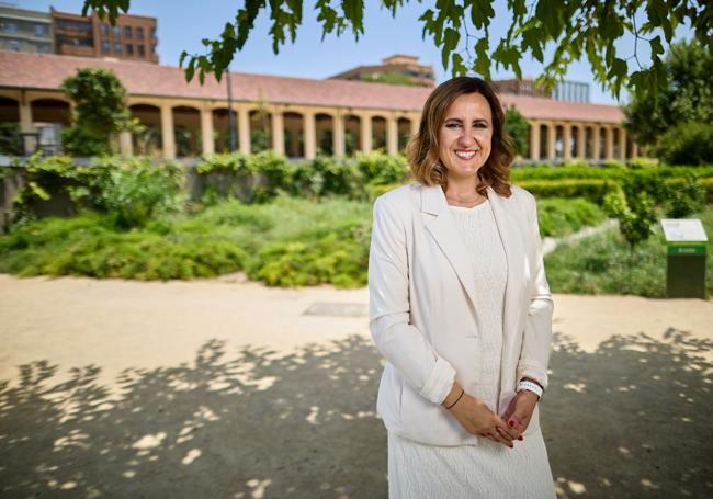 Museo Valdés. María José Catalá, ante la nave del Parque Central que albergará obras del artista valenciano.
