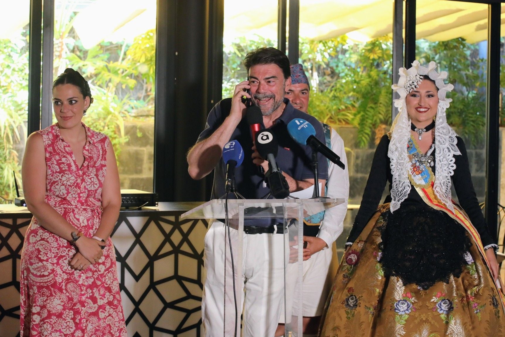 FOTOS | Así es la hoguera ganadora de Especial 2025
