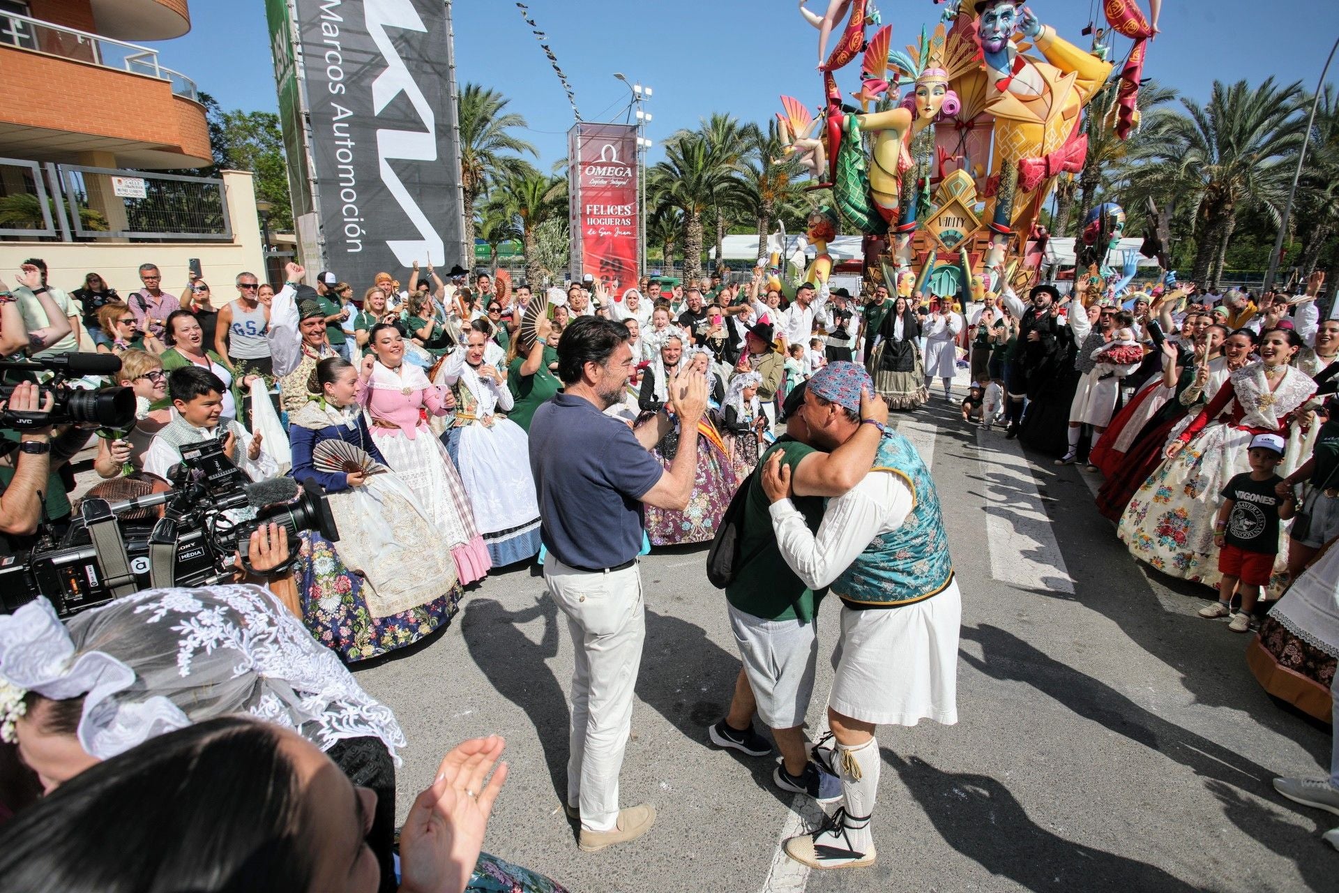 FOTOS | Así es la hoguera ganadora de Especial 2025