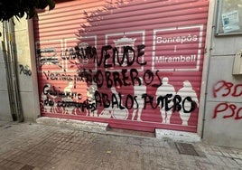 Sede del PSPV en Bonrepòs, repleta de pintadas.