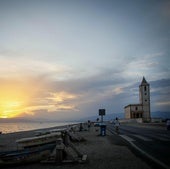 El último atardecer antes del solsticio que da comienzo a la temporada de verano en las salinas del Cabo de Gata.