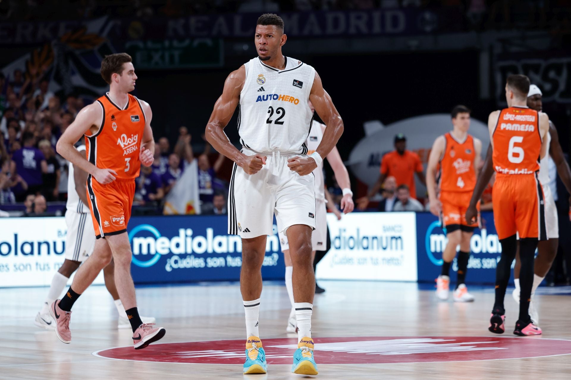 FOTOS | Así ha sido el segundo partido de la final de la ACB entre el Valencia Basket y el Real Madrid