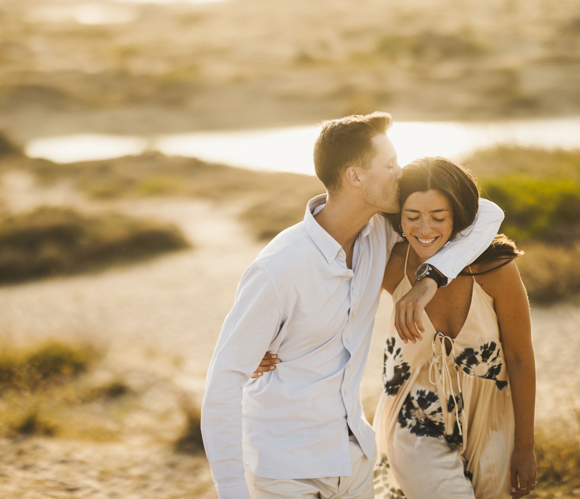 Vicent y Sofía, en unas imágenes de la preboda en el Saler, un lugar que el fotógrafo Alfonso Calza adora para sus fotos.