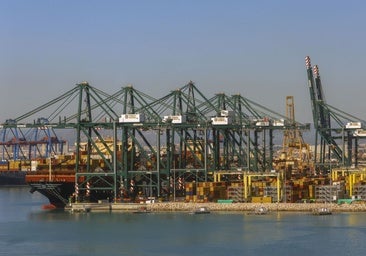 Instalaciones del puerto de Valencia.