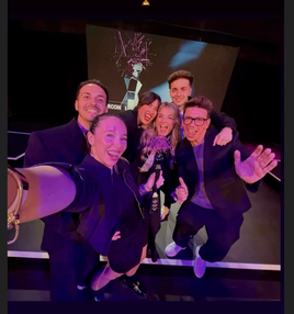 El equipo de Salones Carlos Valiente con su premio.
