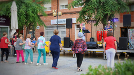 Onda amplía la oferta de ocio entre sus mayores con el ciclo 'Vesprades de balls' en la Plaza España