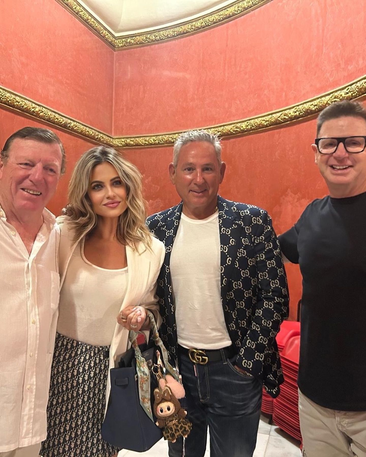 Mariola Hoyos y su marido, Óscar Alcalde, con los Morancos.