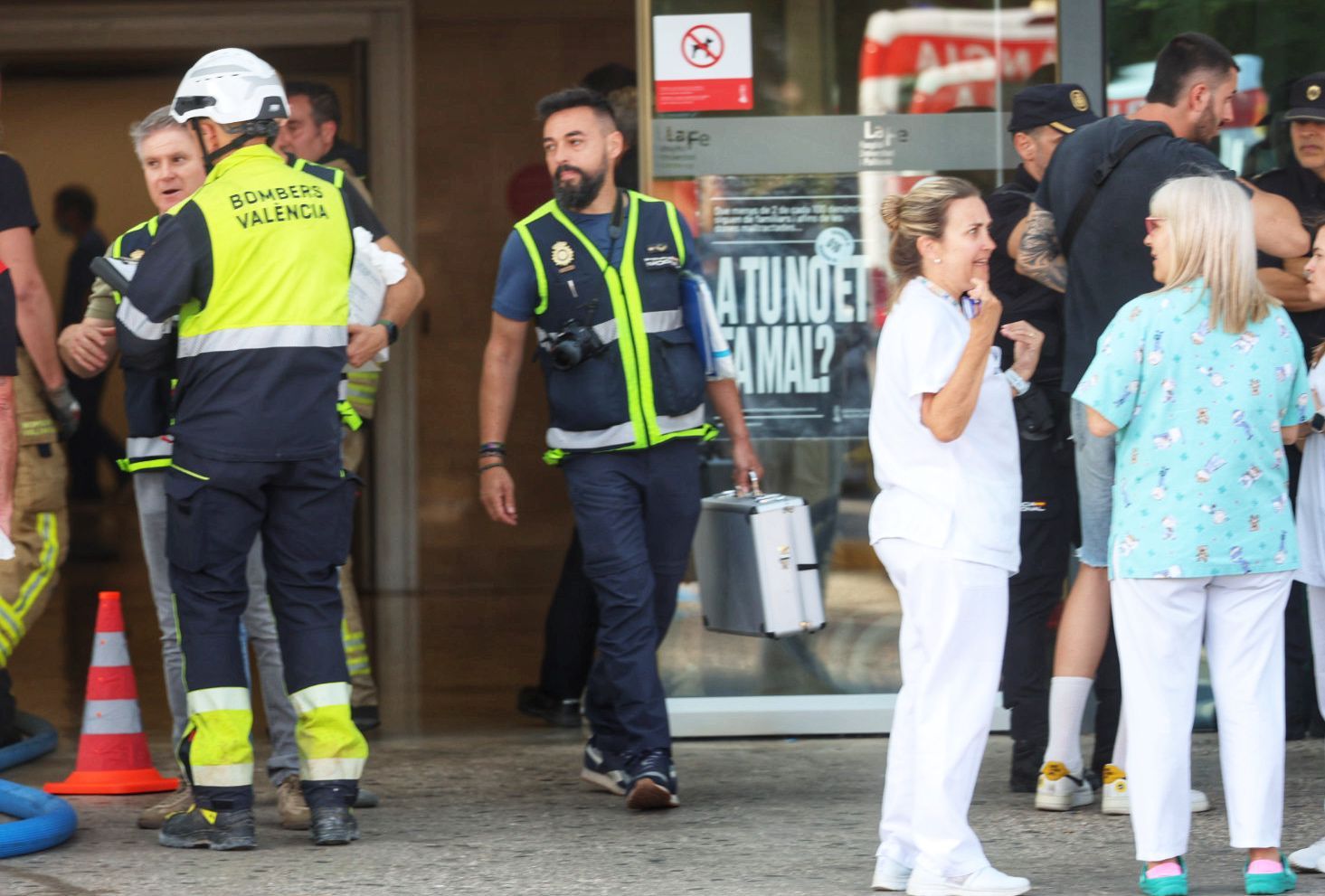 FOTOS | Incendio en el Hospital La Fe de Valencia