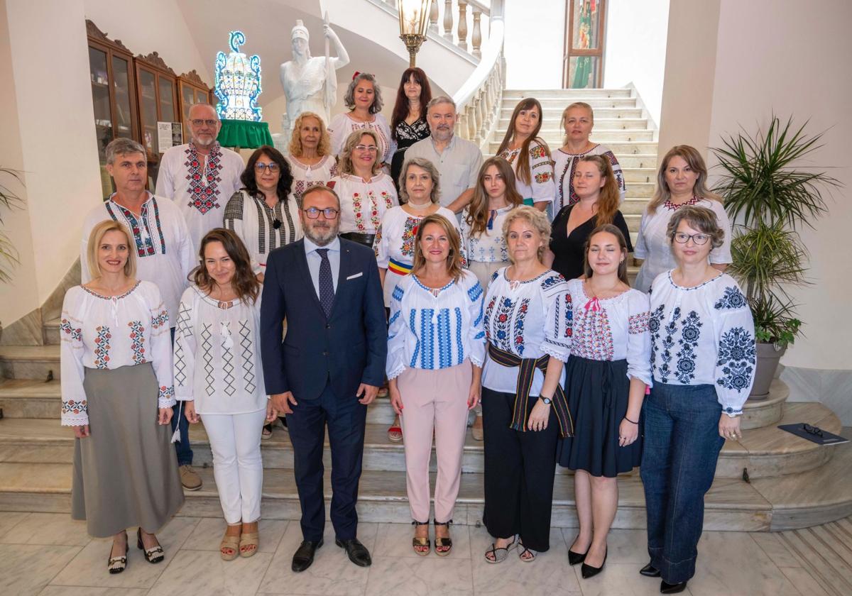 Acto de presentación institucional de la X edición del Día Universal de la Blusa Rumana