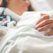 Los trabajadores podrán solicitar el permiso completo por cuidados hospitalarios de familiares aunque estén menos días ingresados