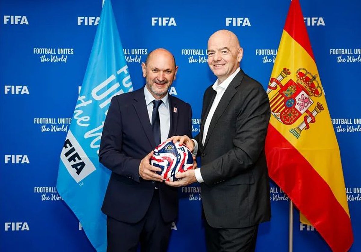 Louzán, en la reunión que tuvo con Infantino en Miami.