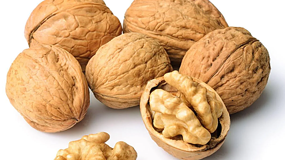 Comer nueces ayuda al cerebro y a mejorar la memoria, siempre y cuando lo hagas a esta hora del día