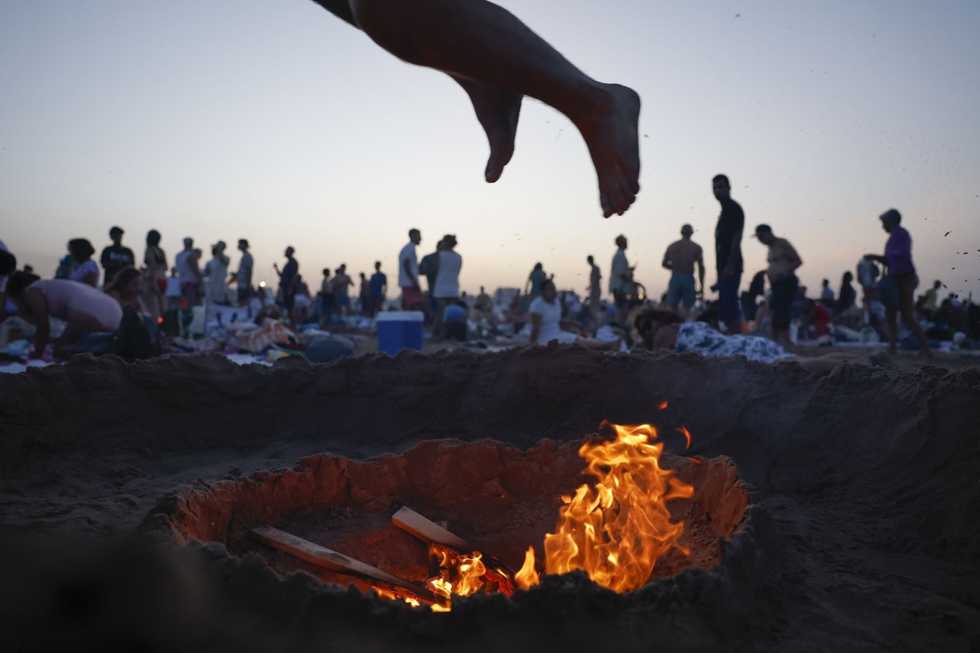 FOTOS | Noche de San Juan en las playas de Valencia