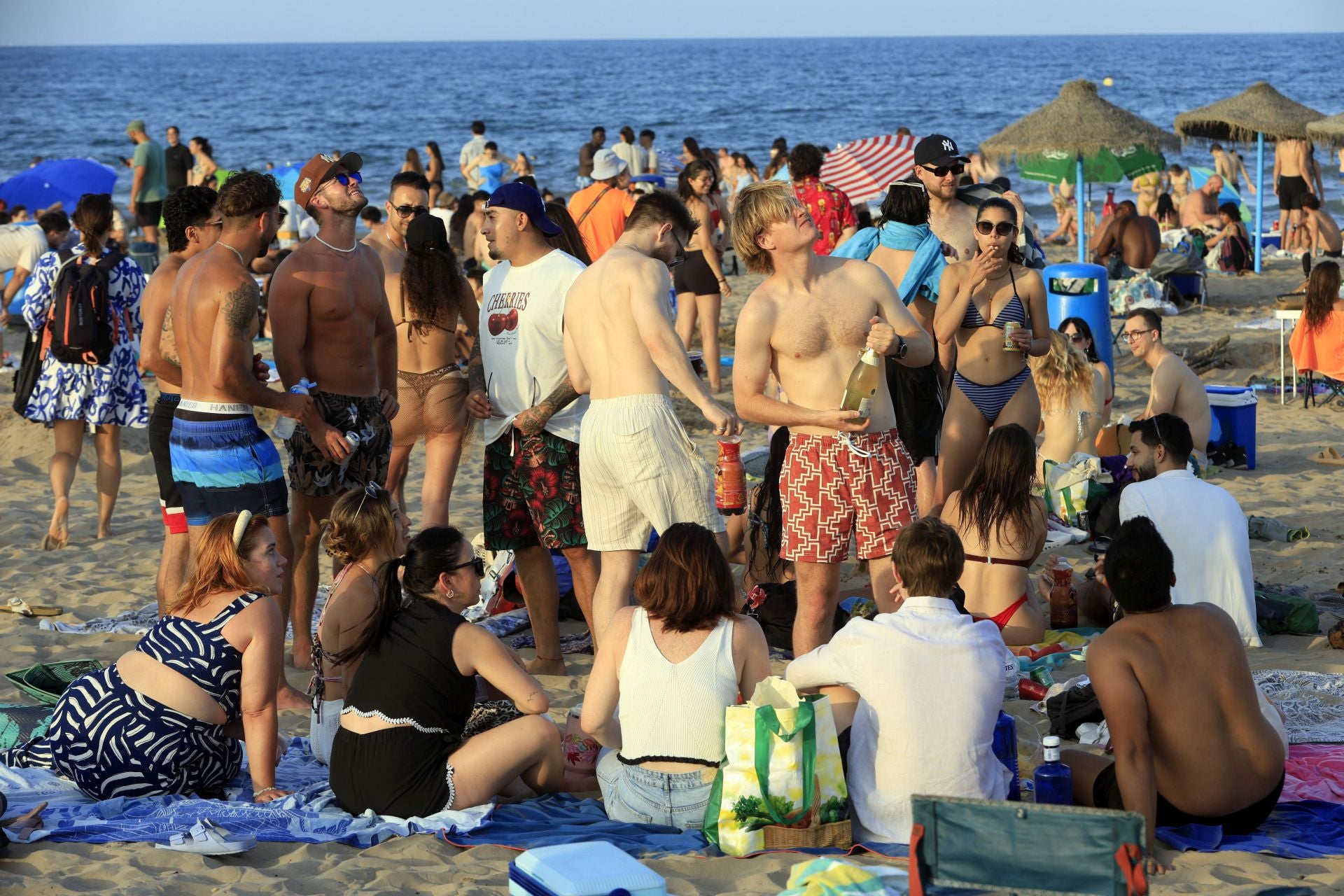 FOTOS | Noche de San Juan en las playas de Valencia