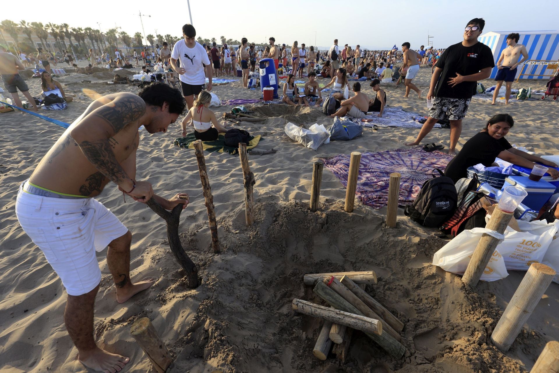 FOTOS | Noche de San Juan en las playas de Valencia