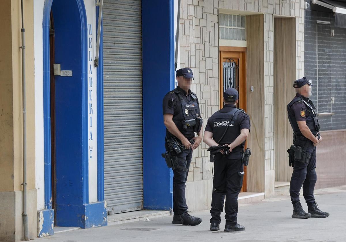 Un niño de dos años y su madre asesinados en un nuevo crimen machista en Algemesí.