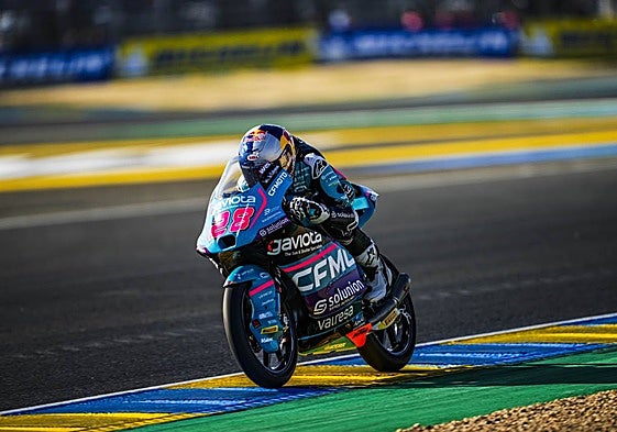 Máximo Quiles, piloto del CFMOTO Gaviota Aspar Team, durante una carrera.