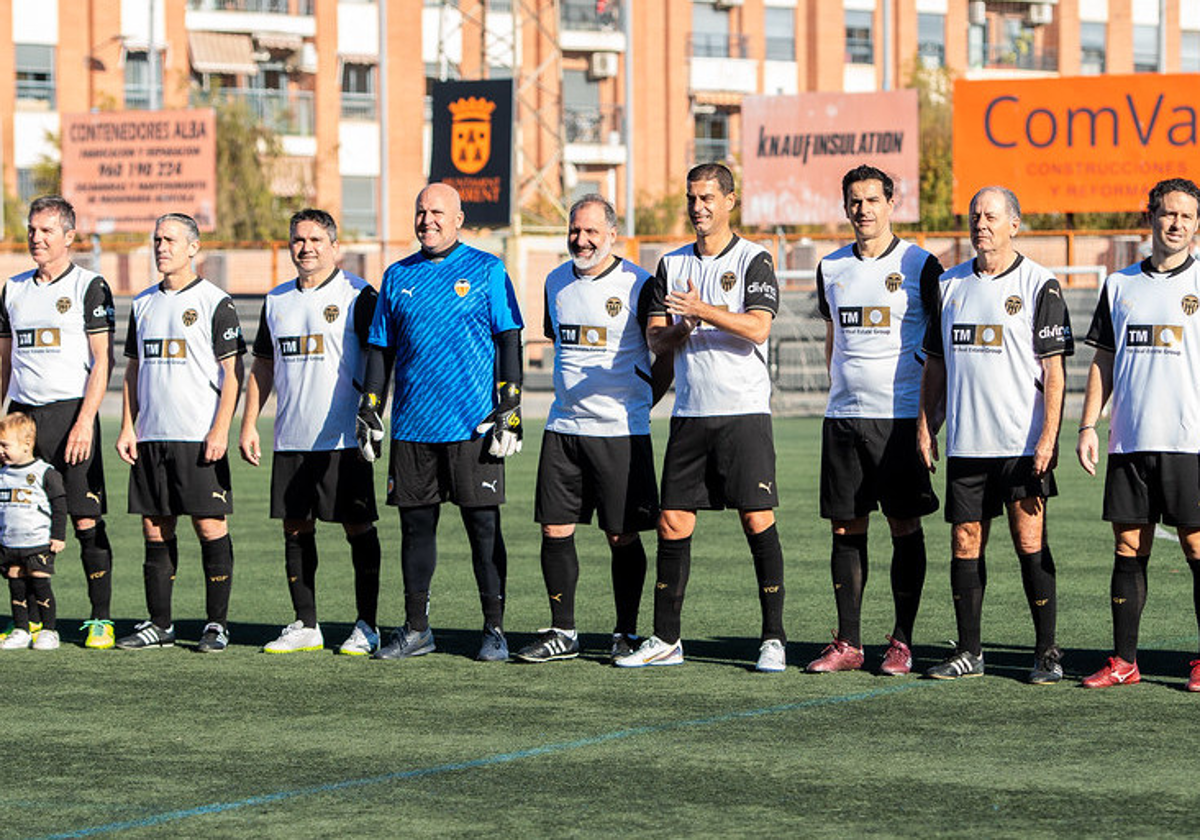 La Asociación de Futbolistas del Valencia en su partido en Torrent.