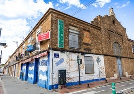 Edificio centenario de la Lonja de Pescadores del Cabanyal, en la calle Eugenia Viñes.