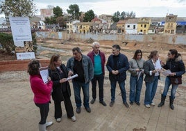 Un grupo de miembros de la asociación 'Tots a una Veu' nacida en Picanya.