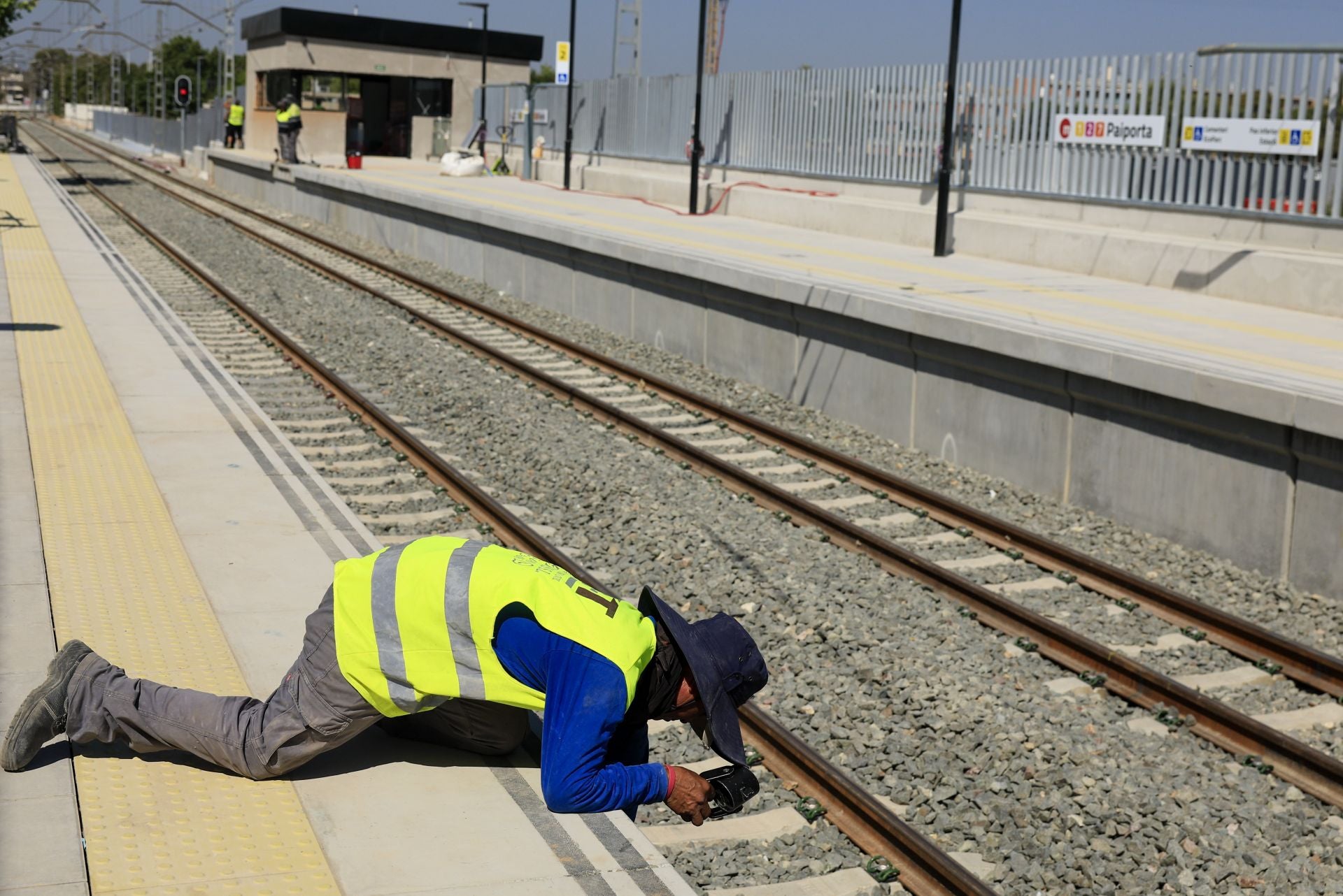 Fotos de la visita a las obras de la estación de Paiporta este jueves