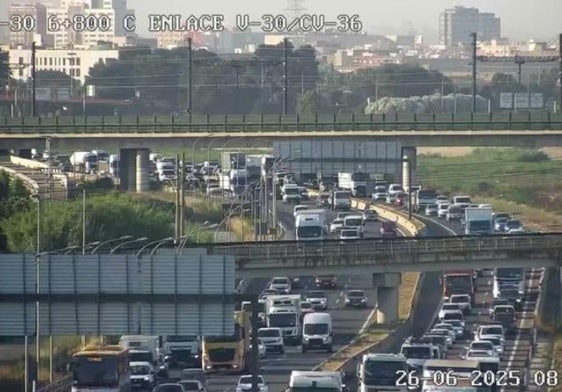 Valencia amanece con más de 38 kilómetros de atascos: la A-7 y la Pista de Silla, totalmente colapsadas