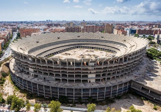Exterior de las obras del nuevo Mestalla.