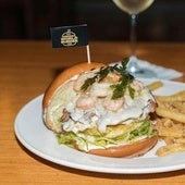 Prueba GRATIS la hamburguesa de Hard Rock Cafe Valencia que aspira a ser la mejor del mundo