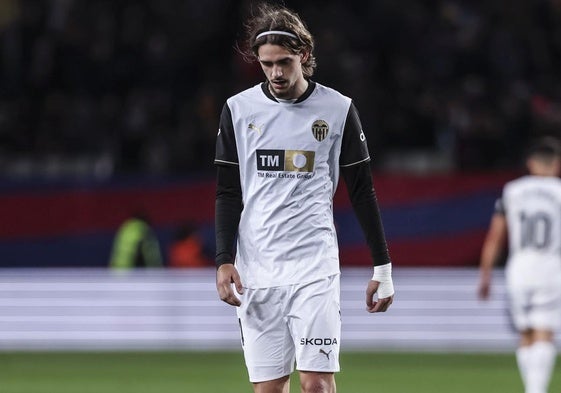 Yarek Gasiorowski, durante un partido con el Valencia.