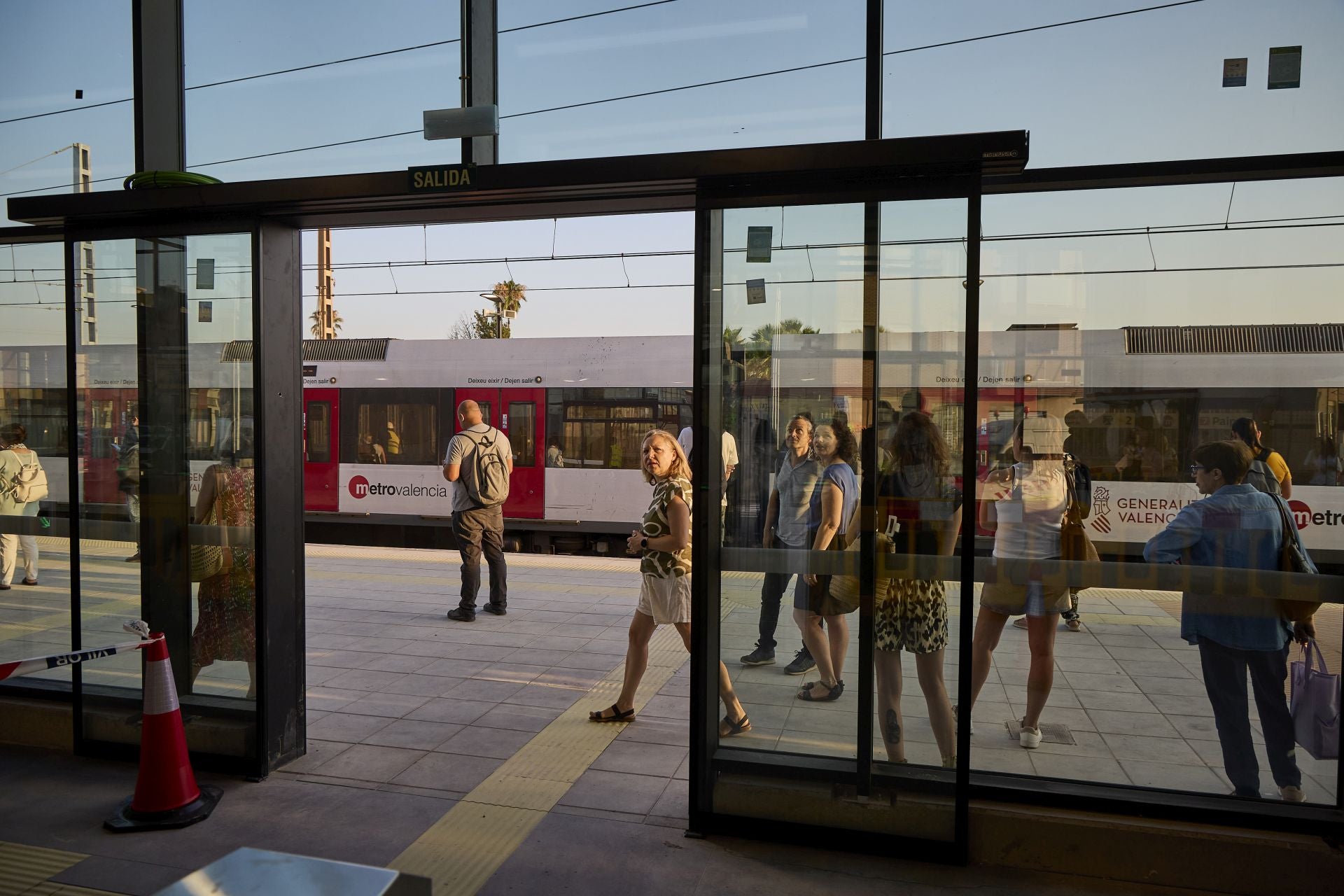Todas las imágenes de apertura del metro en la zona cero de la dana