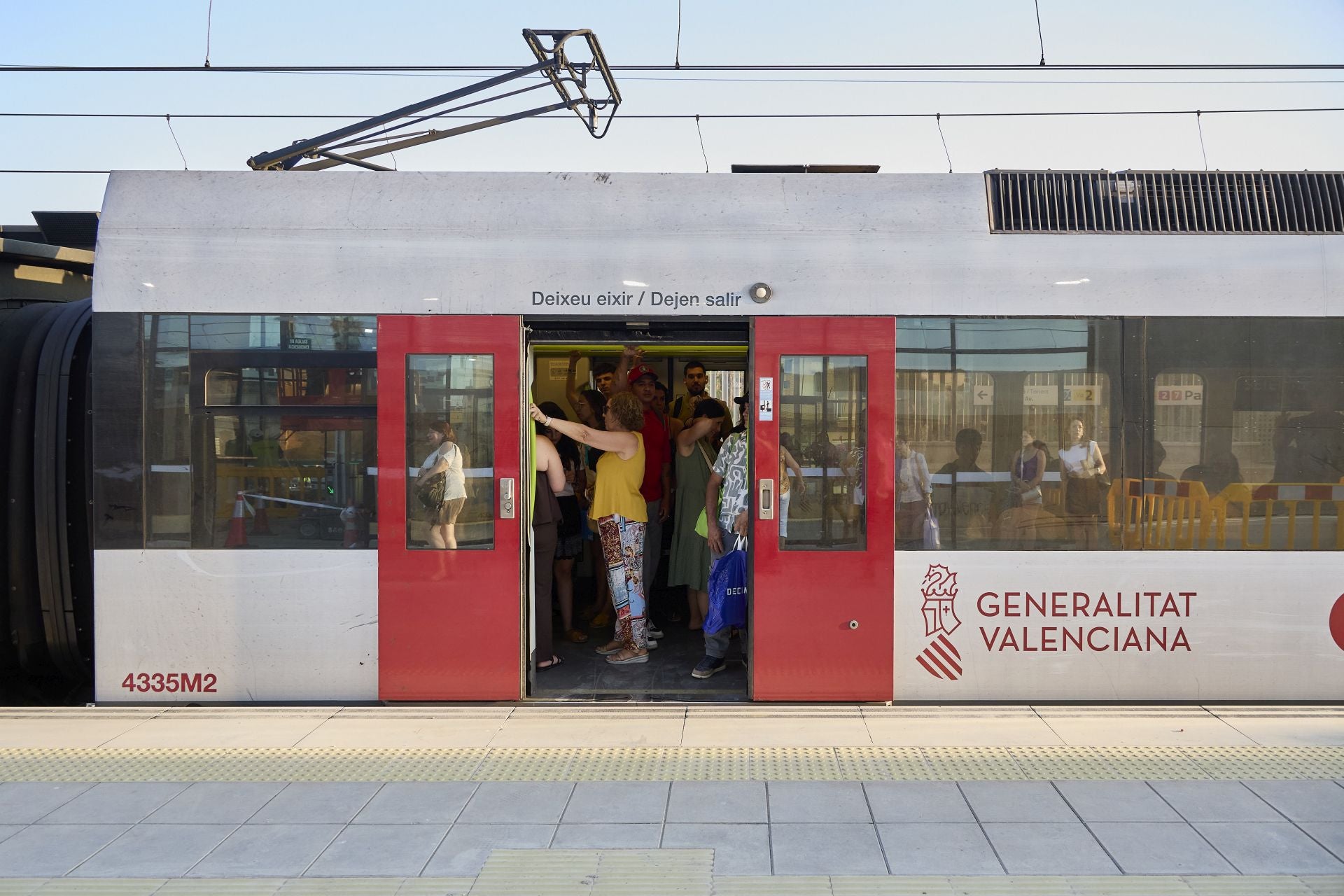 Todas las imágenes de apertura del metro en la zona cero de la dana