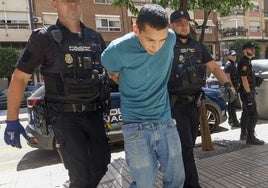 El presunto asesino machista de Algemesí detenido por asesinar a su hijo de dos años y a su pareja.