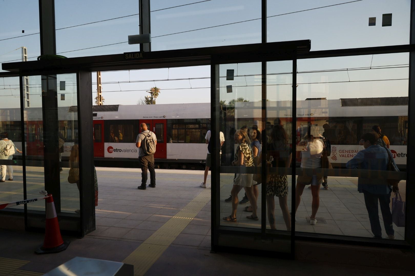 Todas las imágenes de apertura del metro en la zona cero de la dana