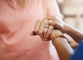 Cuando el que cuida también necesita apoyo: la historia de María y cómo Qida cambió su día a día